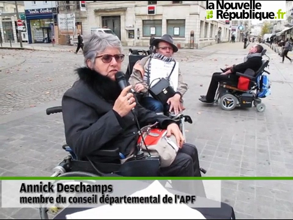 VIDEO. Manifestation de l'APF contre l'enterrement de la loi sur l'accessibilité à Niort