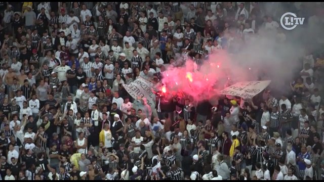 Sinalizadores na Arena Corinthians causam confusão na arquibancada