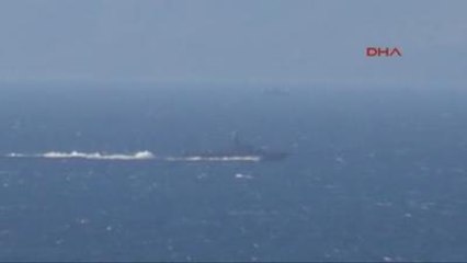 Yunan Balıkçılara Türk Sahil Güvenlik Botu Engeli