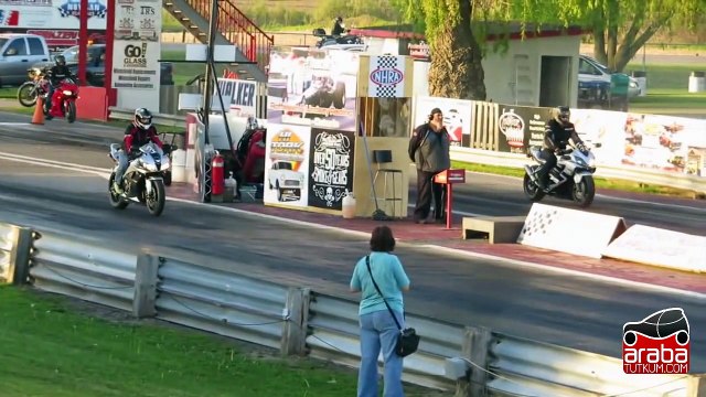 Honda CBR 600RR vs CBR 600F - Araba Tutkum