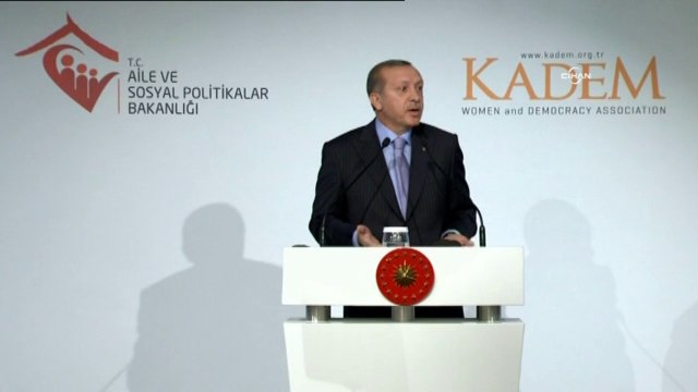 Erdogan affirme que les femmes ne peuvent naturellement pas être l'égal des hommes