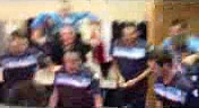 VESTIAIRES APRES LA VICTOIRE AUX MEES