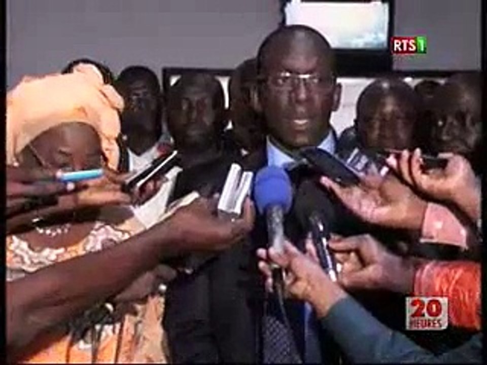 Vidéo: Aéroport de Dakar: haute protection anti-Ebola. Regardez