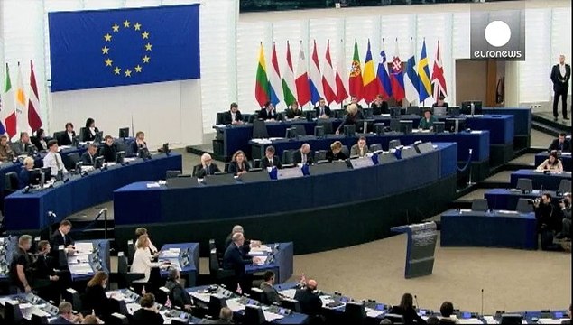 Трудная неделя началась для Юнкера