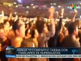 Calle 13 muestra su apoyo a familiares de normalistas de Ayotzinapa