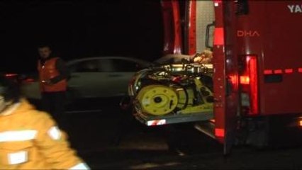 Düzceek Tem'de Ters Giden Otomobil Otobüsle Çarpıştı: 1 Ölü, 3 Yaralı