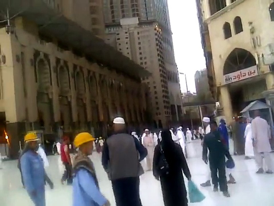 Makkah Hotels Demonstration (C) From Haram To Kabutar Chowk ( Wali Travel & Tours)Jun2012