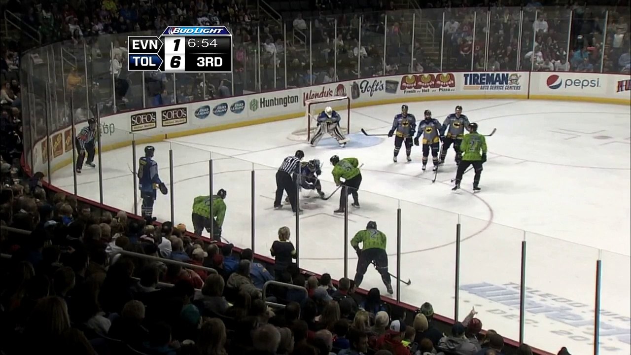 Grosse bagarre en plein match de Hockey : Batman vs the Riddler / ECHL