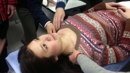 Simple Towel To Relieve Shoulder Pain    Try It And Tell Us If It Works