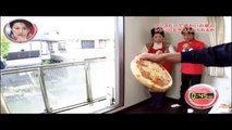 Lancer une pizza dans un four micro-ondes au dessus d'une rue