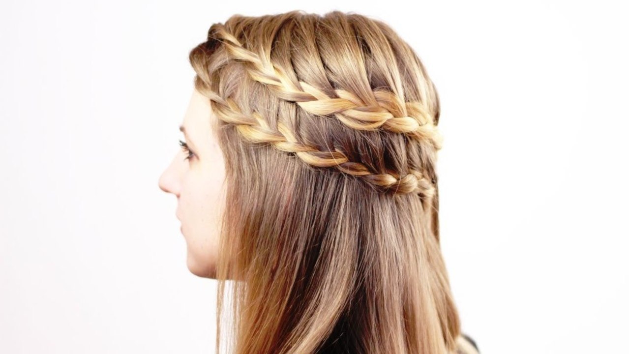 Как украсить распущенные волосы плетением. How to Decorate a Loose Hair via Braiding
