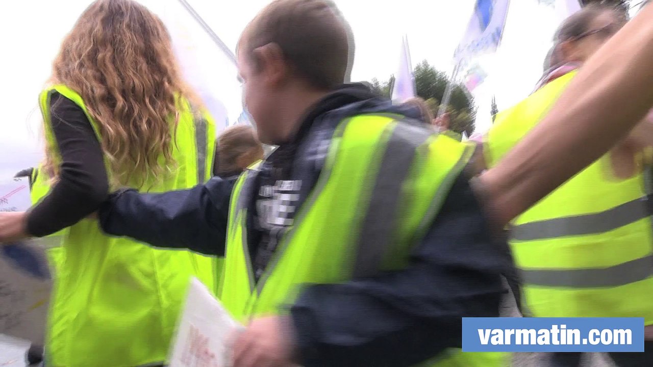 Le collège Marcel-Rivière d'Hyères manifeste pour rester en ZEP