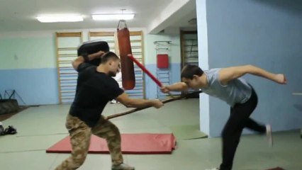 Reconstitution de la scène du film "300" dans une salle de sport