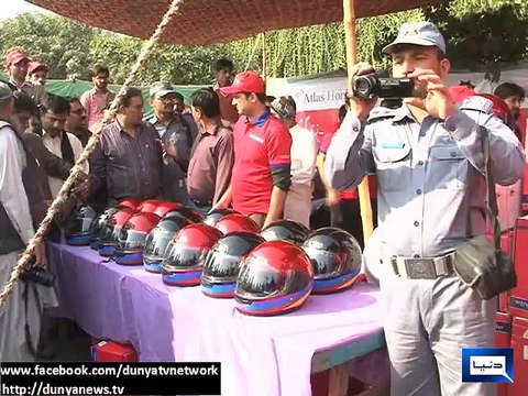 Dunya News - Citizens disrupt helmet ceremony in Faisalabad