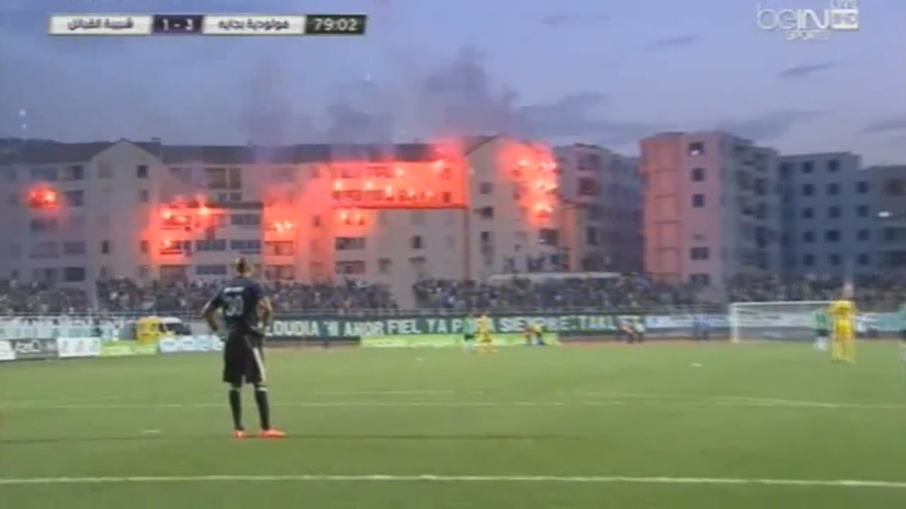 Fumigènes insolites en Algérie !