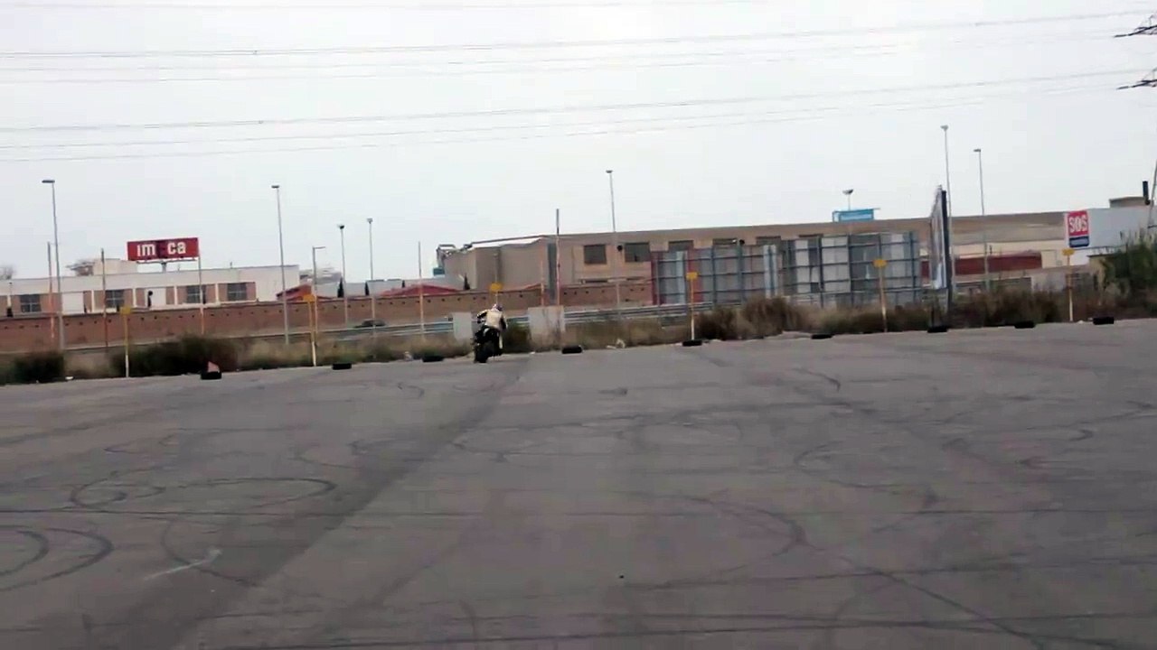 Awesome 360 kangaroo stoppie