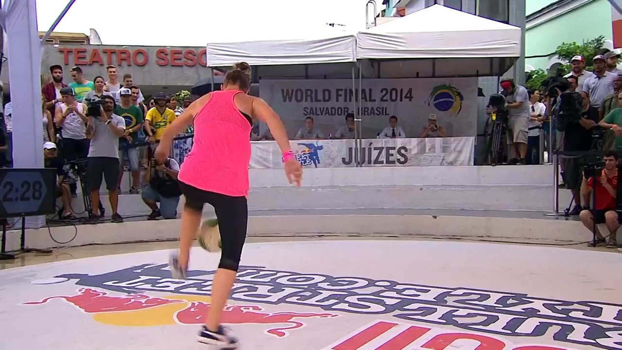 Une française championne du monde de foot freestyle (Melody Donchet)