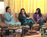 Hassan Nisar’s Wife First Time on Live TV Asking a Question From Hassan Nisar