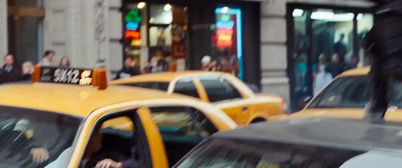 Sauter du 20e étage d'une tour - Very Bad Cops (2010)