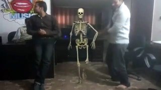 Amazing Skeleton Dance - Must Watch - Funny Video - OopsImages.com