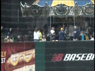 Sean Smith's Homer to Tie Game 3! Shows the will to finish it off!