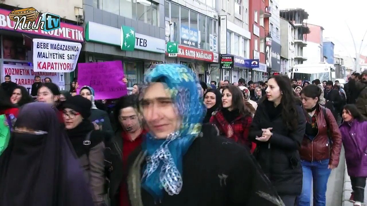 DÖKH Ağrı Bileşenleri 25 Kasım Kadına Şiddetle Mücadele Ve Dayanışma Günü Nedeniyle Yürüyüş Düzenledi