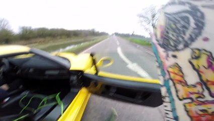 Faire du wakeboard tiré par une Ferrari F50