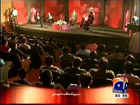 Students from FAST University Lahore Chanting 'Go Nawaz Go' and 'Go Imran Go' during a Live Show