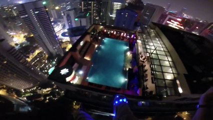 Entrada triunfal em festa da piscina!