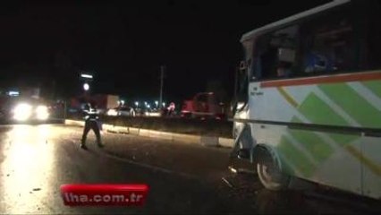 İşçi Servisi Tır ile Çarpıştı: 1'i Ağır 10 Yaralı