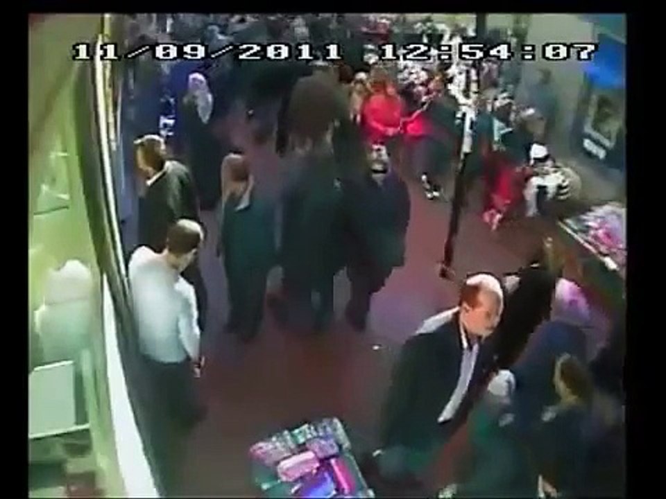 Fareye Kafa Atan Adam