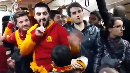 Fener'e opera yapan galatasaray'lıya tokat atan kadın