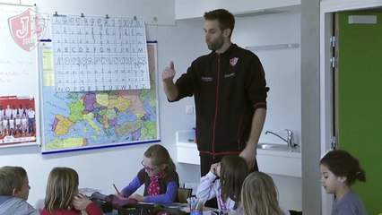 Les joueurs vont à la rencontre des élèves dans les écoles primaires de Bourg