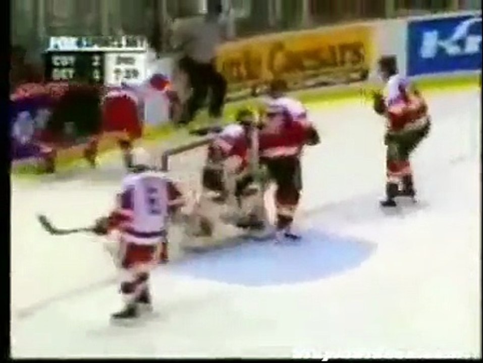Hockey Save This has to be one of the most amazing saves I have ever seen in the NHL Somebody give t