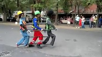 Meksikalı sokak sanatçısından harika bir gösteri