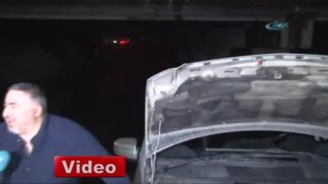 Aracı Sulara Gömülünce Gülme Krizine Girdi