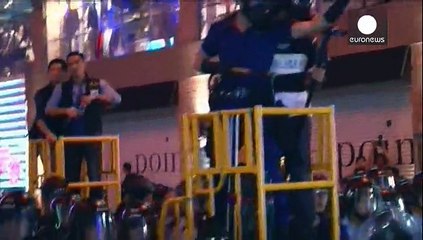 Hong Kong'da göstericilere kuvvetlendirilmiş biber gazı