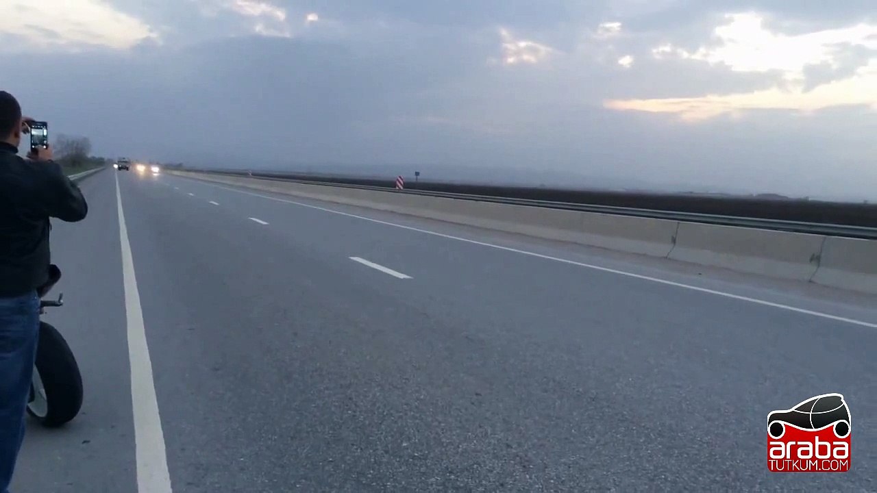 Kawasaki ZX10R vs Ducati 1199 Panigale - 300 Kmh - Araba Tutkum