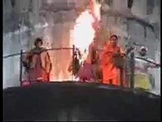 a women got fire v horrible must watch...........