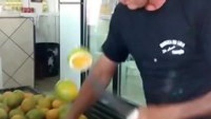 Guy cuts lemons like a boss