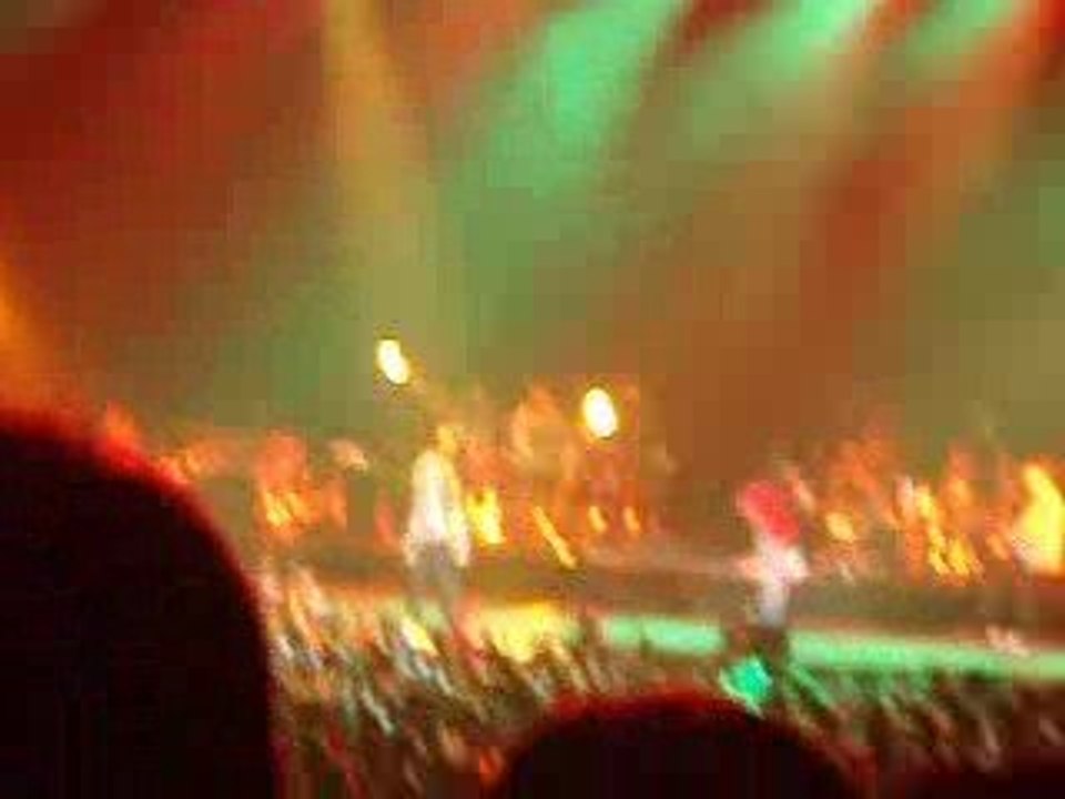SHAKIRA "LA TORTURA" (1) PARIS 16/02/07
