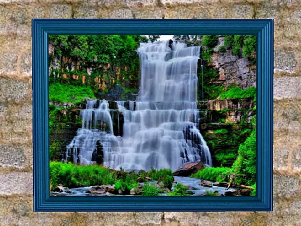 Watrefall frame animated bleue