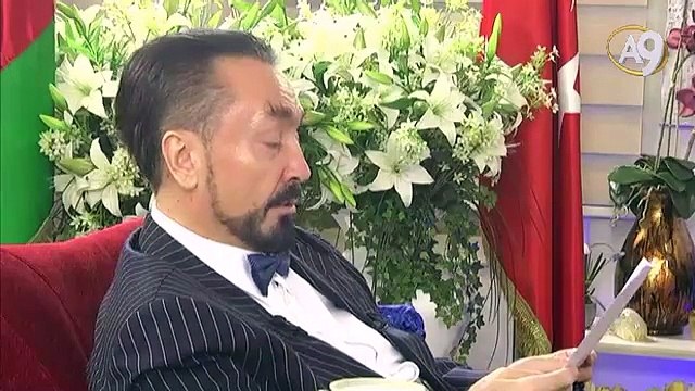 Necip Fazıl Kısakürek şairlerin sultanı olarak bilinir.