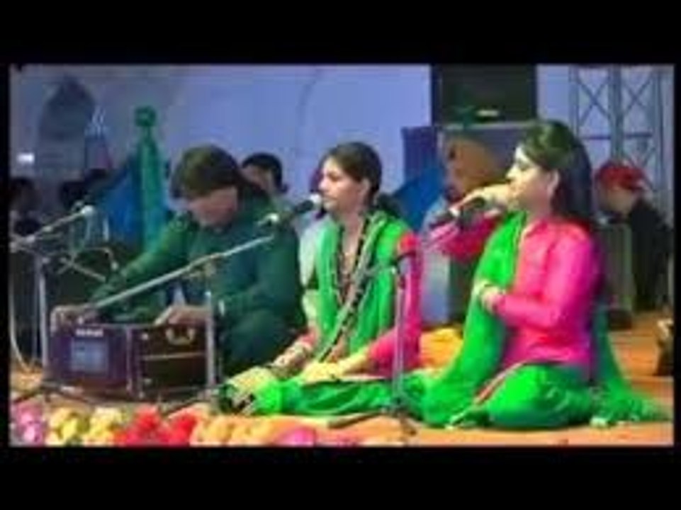 Nooran Sisters at Nakodar   Mela   ( mera   yarr   hee khuda  hi )