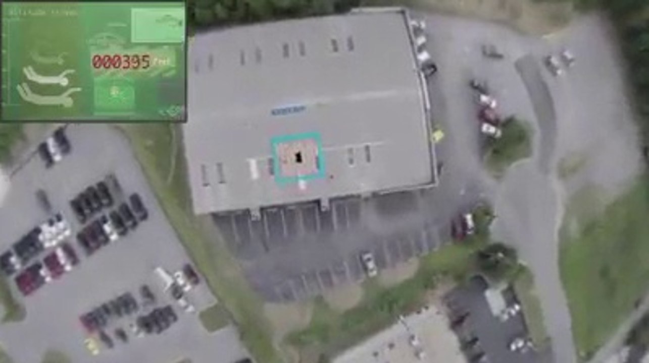 Il saute d'un avion sans parachute et fini sa course sur un trampoline