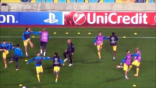 ΑΠΟΕΛ-Μπαρτσελόνα-προθέρμανση ΑΠΟΕΛ