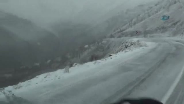 Teog Sınavına Giden Öğrenciler Karlı Yolda Mahsur Kaldı