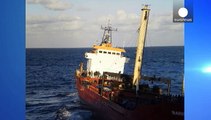 اليونان: تواصل عملية انقاذ لسفينة شحن على متنها 700 مهاجر غير شرعي