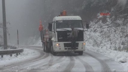 Kartepe'de Kar Kalınlığı 40 Santimetreye Ulaştı