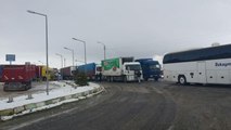 Konya'da Kar Hayatı Felç Etti, Yüzlerce Araç Mahsur Kaldı